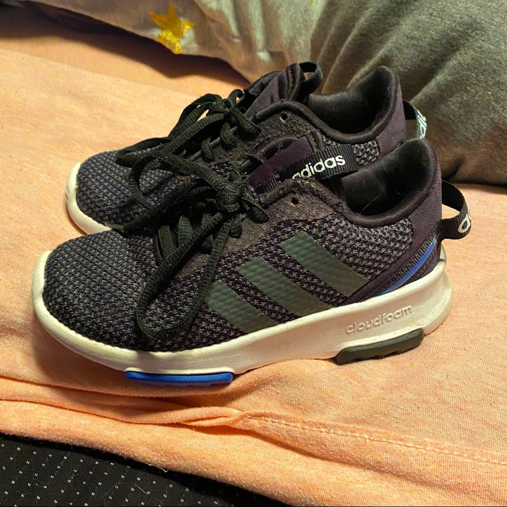 Boy’s Adidas Cloudfoam tennis shoes 12k